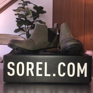 NWT Sorel Emelie Chelsea boot size 8